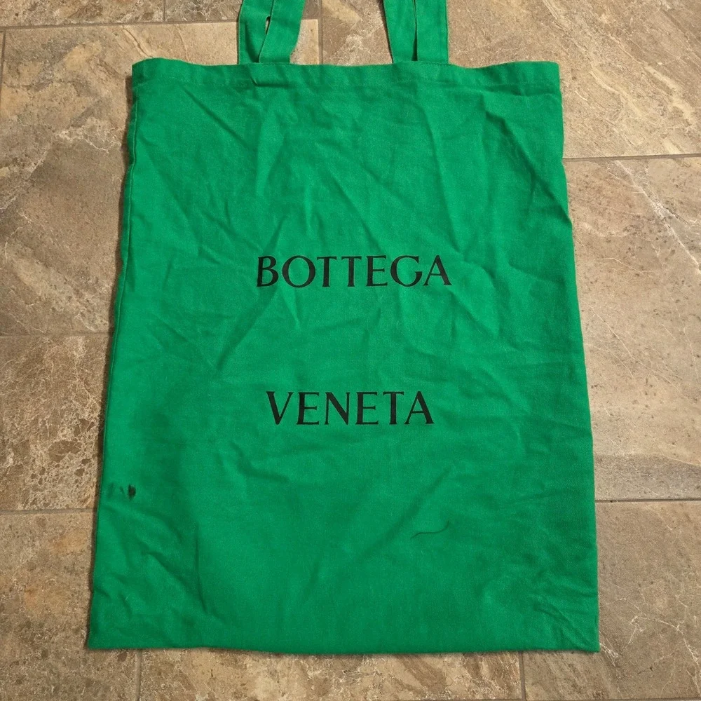 Bottega Veneta statement hue
